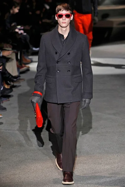 Look 30